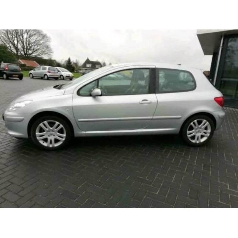 Peugeot 307 2.0-16V XSI Rijklaarprijs! Airco/ ecc | Trekhaak