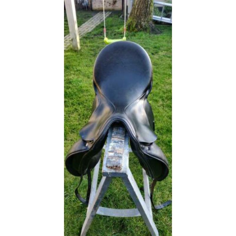 Kentaur zadel 18,5 inch. Inruil tekna pony zadel mogelijk.