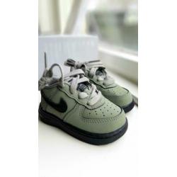 Nieuwe Nike Force 1 sneakers, maat 19.5.