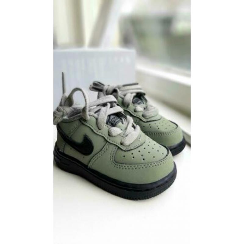 Nieuwe Nike Force 1 sneakers, maat 19.5.