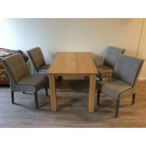 Compacte eethoek eetset bestaande 4 stoelen 1 tafel senioren
