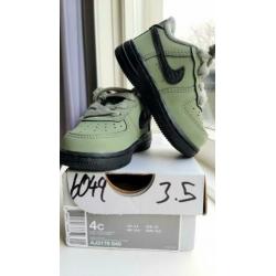Nieuwe Nike Force 1 sneakers, maat 19.5.