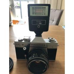 Oude fotocamera en filmcamera