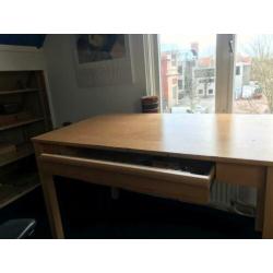 Bureau voor tiener met la