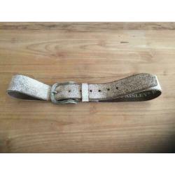 Zeer mooie stoere paisley belt leren riem. Lengte is 95 cm.