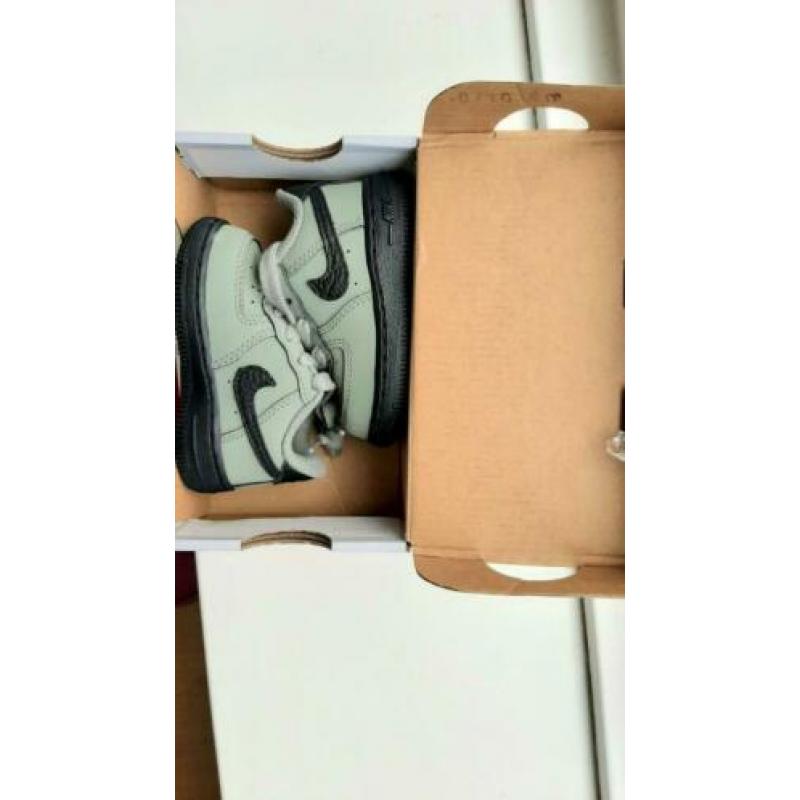 Nieuwe Nike Force 1 sneakers, maat 19.5.