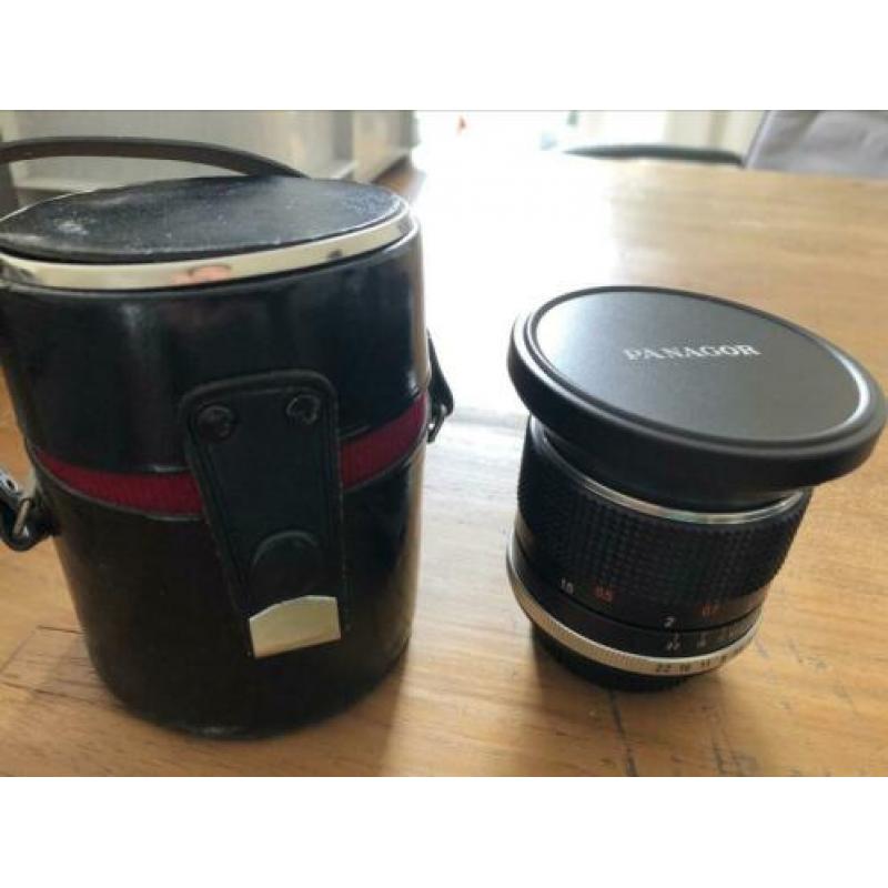 Oude fotocamera en filmcamera