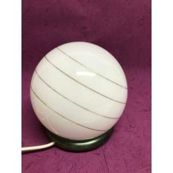 vintage tafellamp bollamp melkglas op messing voet Hollywood