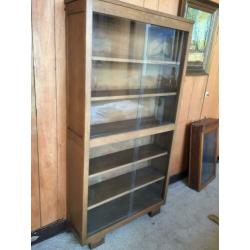 Vintage: Eikenhouten vitrine kast.