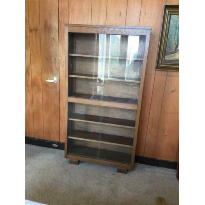 Vintage: Eikenhouten vitrine kast.