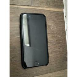 iPhone 7, 32 GB en tech 21 hoesje en fake Apple hoesje