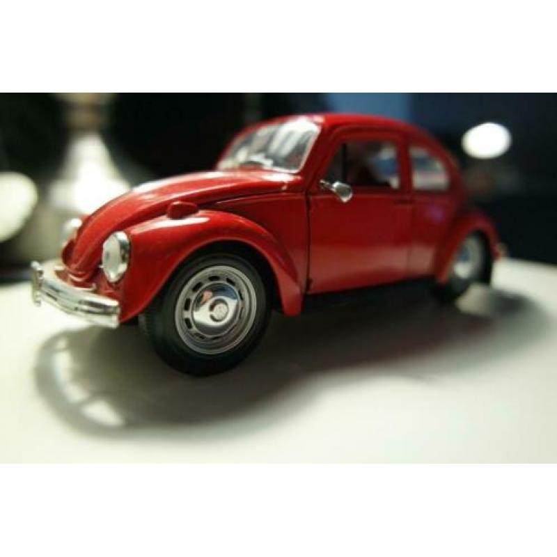 Maisto 1:24 VW kever rood