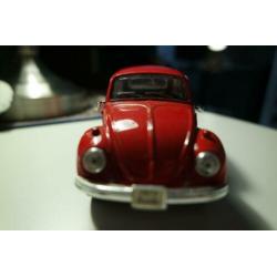 Maisto 1:24 VW kever rood