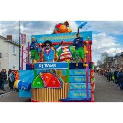 Zelfrijdende carnavalswagen met thema: wat(t) te veel