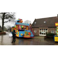 Zelfrijdende carnavalswagen met thema: wat(t) te veel
