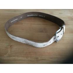 Zeer mooie stoere paisley belt leren riem. Lengte is 95 cm.