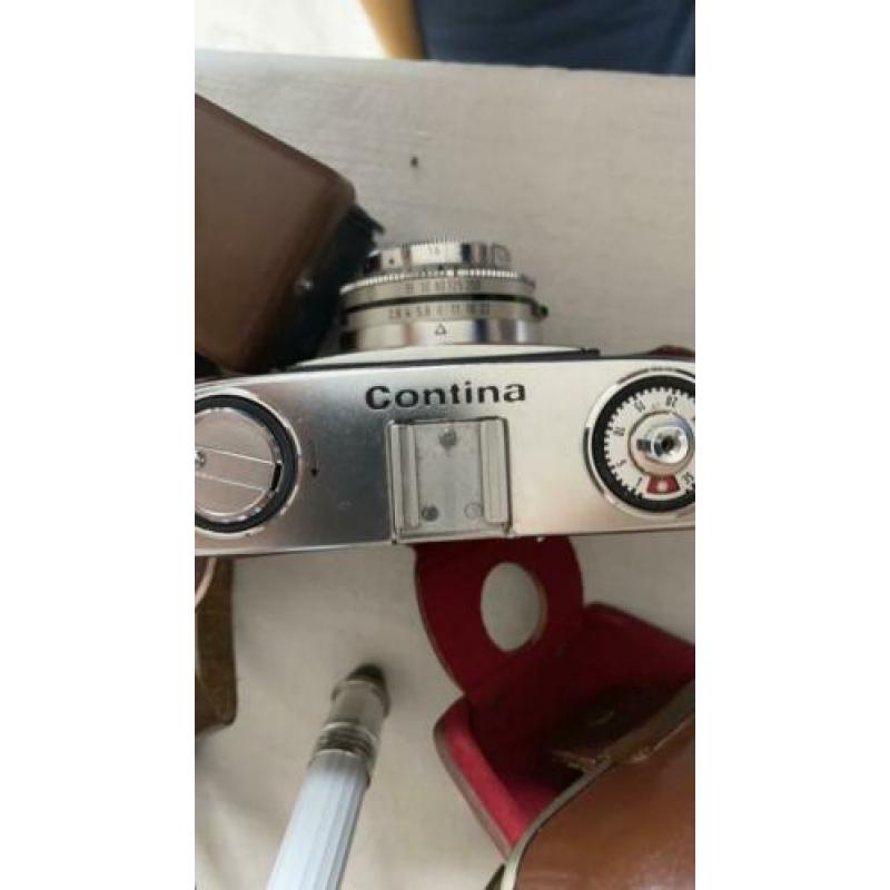 Zeiss Ikon camera met statiefje en tas. Jaren 70??
