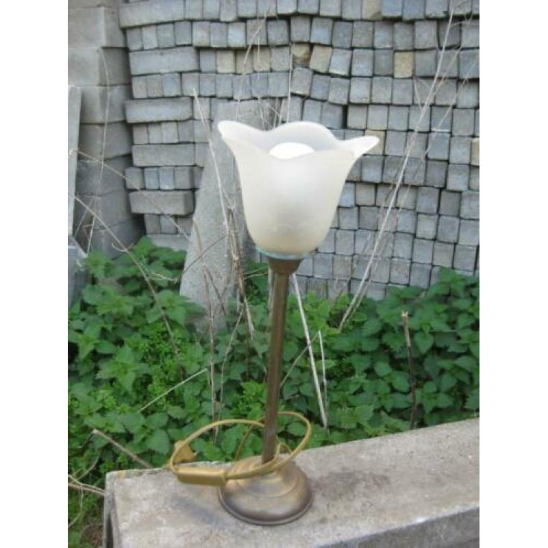 Lampje met glazen bloem-kap hoogte 37,5 cm breedte 14 cm