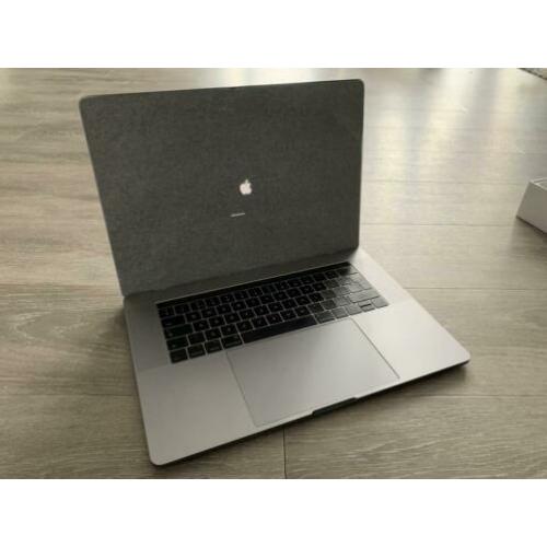 Macbook Pro 2017 15 inch Touch Bar Space Grey