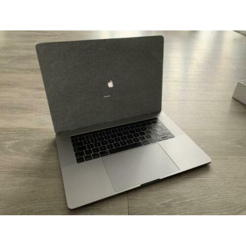 Macbook Pro 2017 15 inch Touch Bar Space Grey