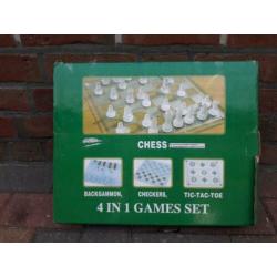 te koop 4 glazen spellen nieuw in doos
