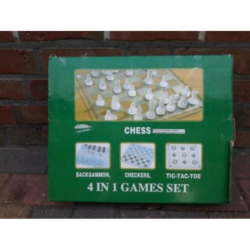 te koop 4 glazen spellen nieuw in doos