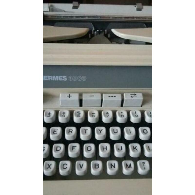 Prima HERMES 3000 Typemachine werkt erg goed.