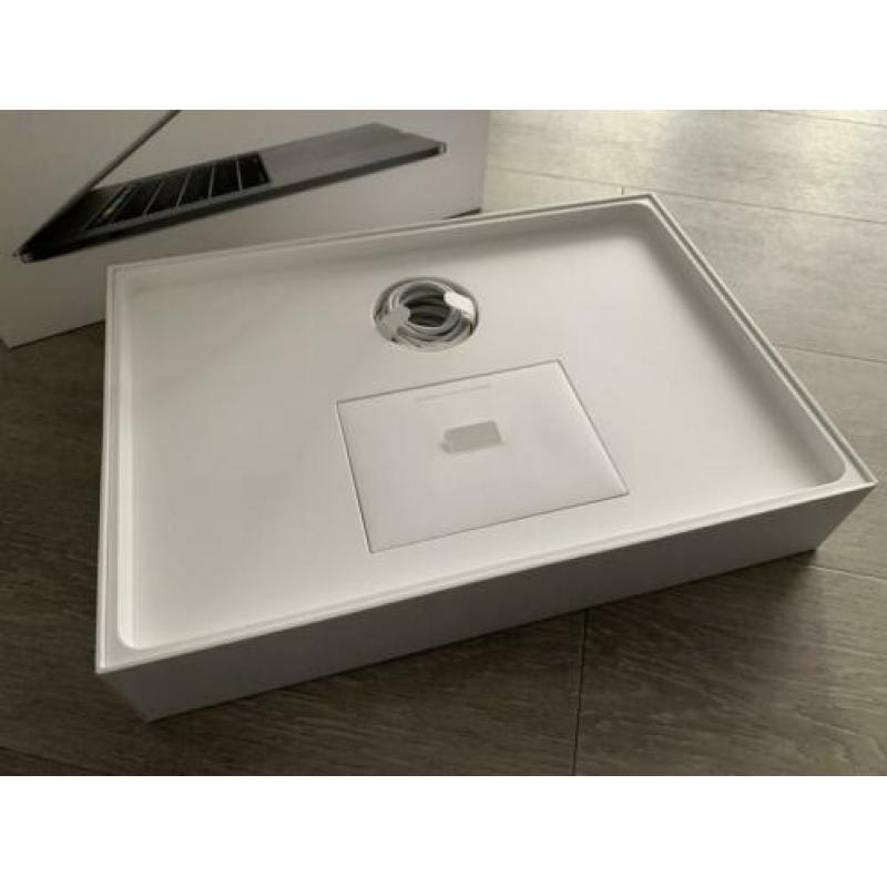 Macbook Pro 2017 15 inch Touch Bar Space Grey