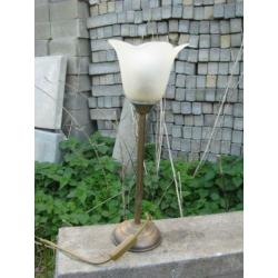 Lampje met glazen bloem-kap hoogte 37,5 cm breedte 14 cm