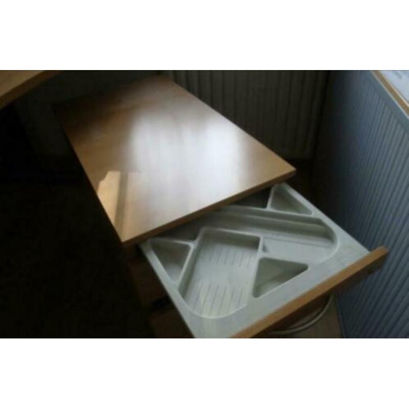 Bureau met kast
