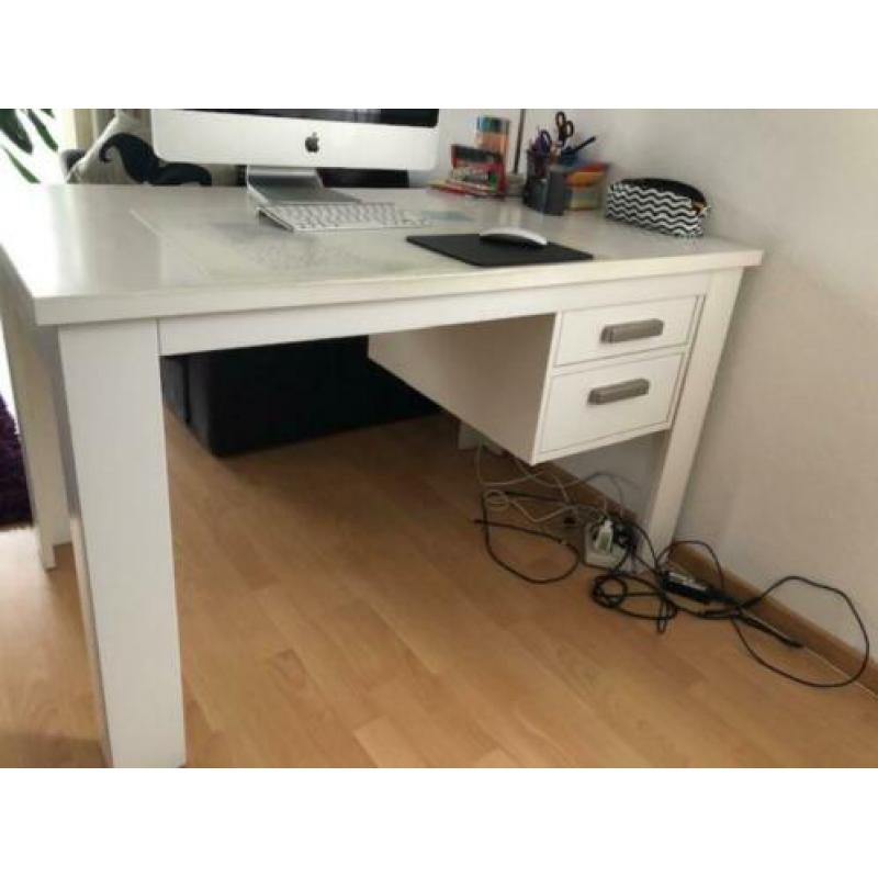 Bureau wit hout
