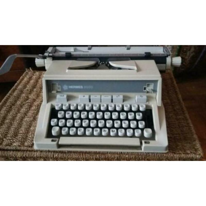 Prima HERMES 3000 Typemachine werkt erg goed.