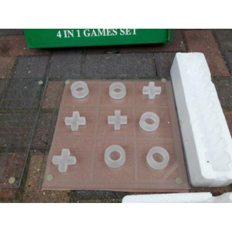 te koop 4 glazen spellen nieuw in doos