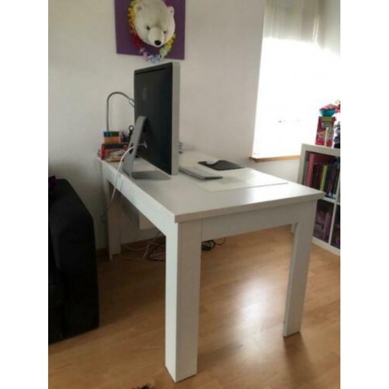 Bureau wit hout