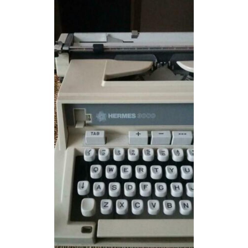 Prima HERMES 3000 Typemachine werkt erg goed.
