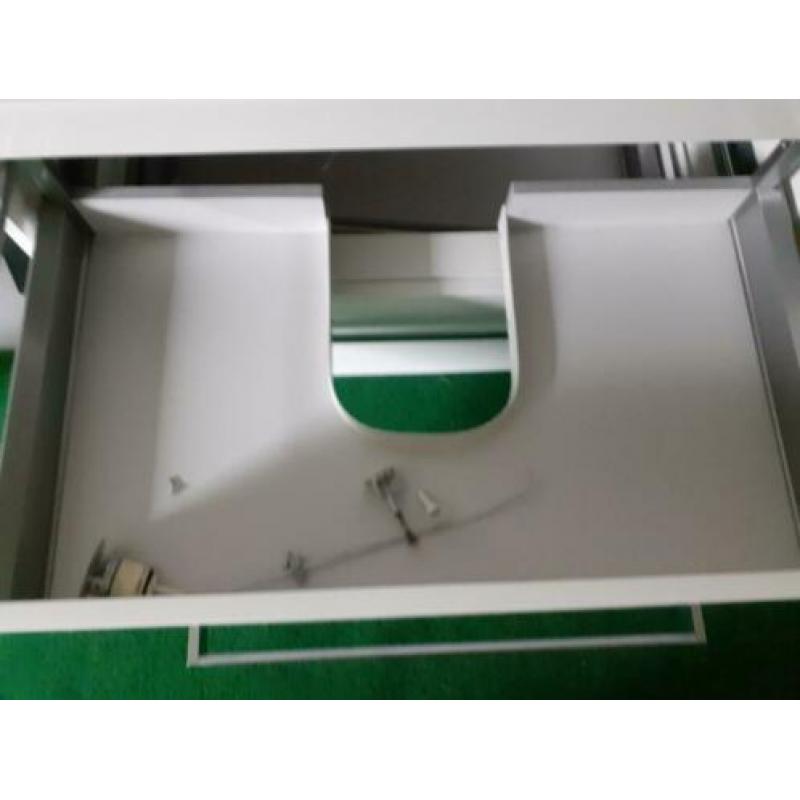 Wastafel en onderkast wit