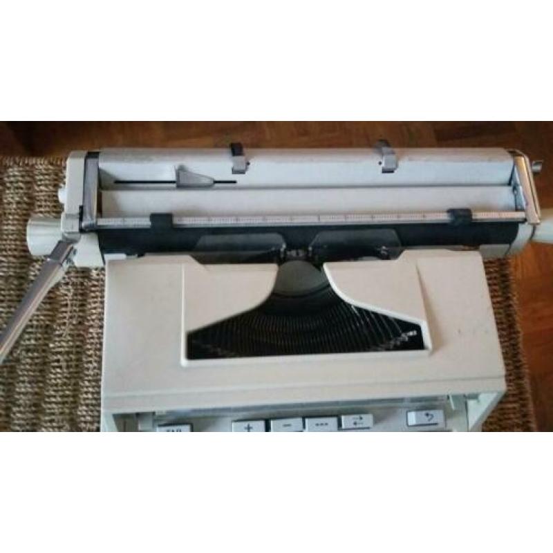 Prima HERMES 3000 Typemachine werkt erg goed.