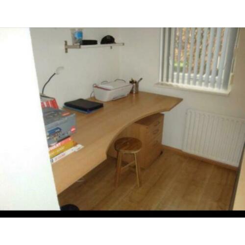 Bureau met kast