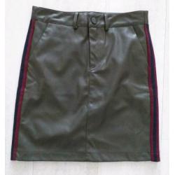 Leuke lederlook groen rok met strepen a/d zijkant mt 36
