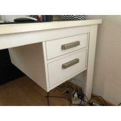 Bureau wit hout
