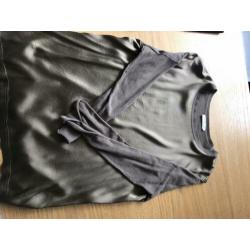 Sissy Boy, zijde top. Kleur kaki