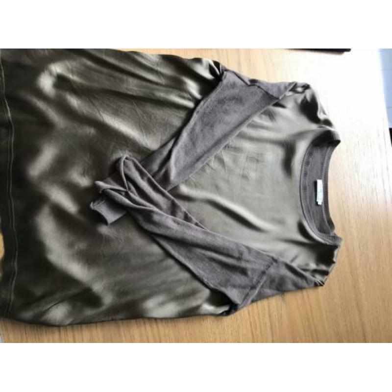 Sissy Boy, zijde top. Kleur kaki