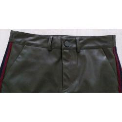 Leuke lederlook groen rok met strepen a/d zijkant mt 36