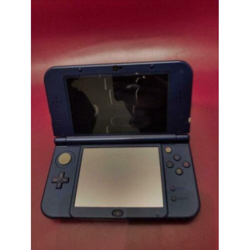 New Nintendo 3DS XL NEW + Hoes, Games, Oplader en pennen.