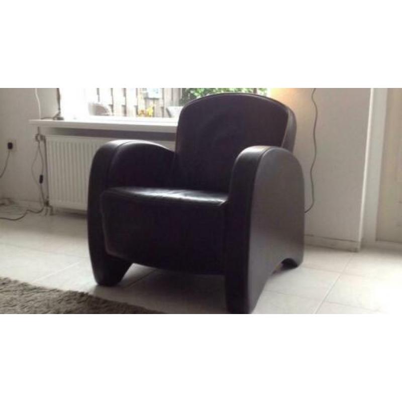 Lederen fauteuil bruin. € 50.00