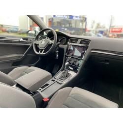 Volkswagen Golf 1.4 TSI Highline Business R | PANO | STOELVE