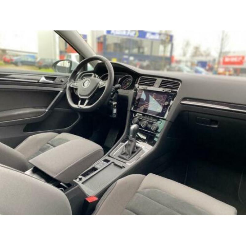 Volkswagen Golf 1.4 TSI Highline Business R | PANO | STOELVE