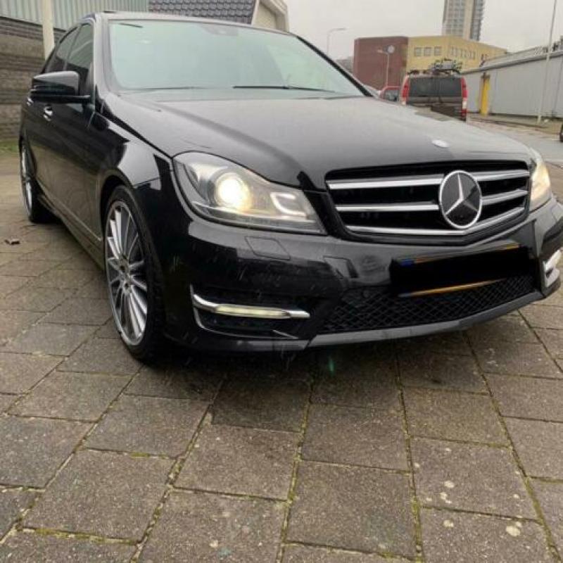 Mercedes C 350 AMG FACELIFT SCHFDK MMRY LEER BOM VOLL!!