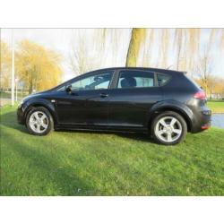Seat Leon 1.6 SPORT 83DKM NAP *ORIGINEEL NL* AI € 5.440,00