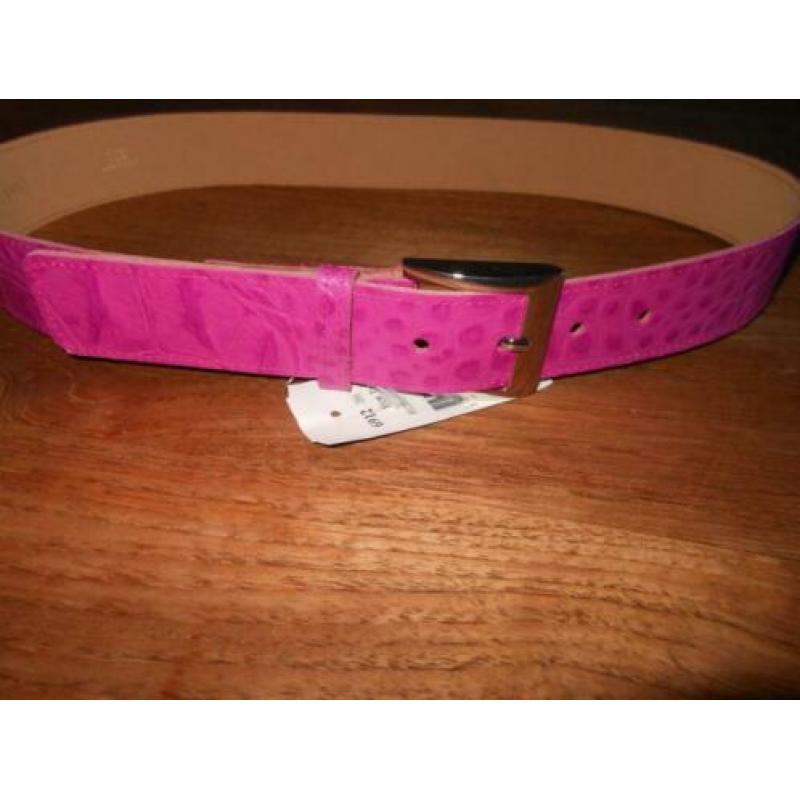 Lederen riem fuchsia / roze met een reliëf print 80 NIEUW
